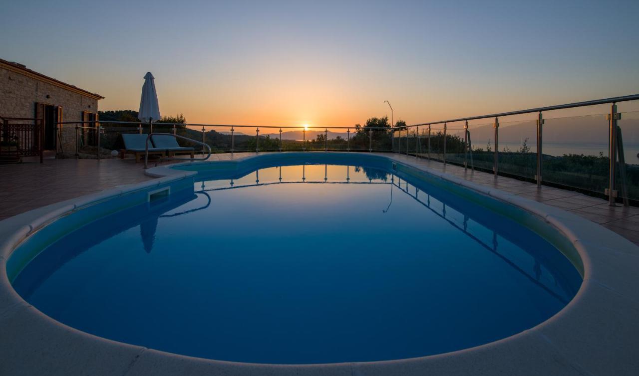 Villa Kourouni Stalós 외부 사진